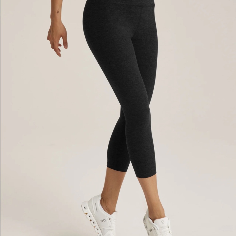 Beyond yoga spacedye high-waisted capri legging black XS